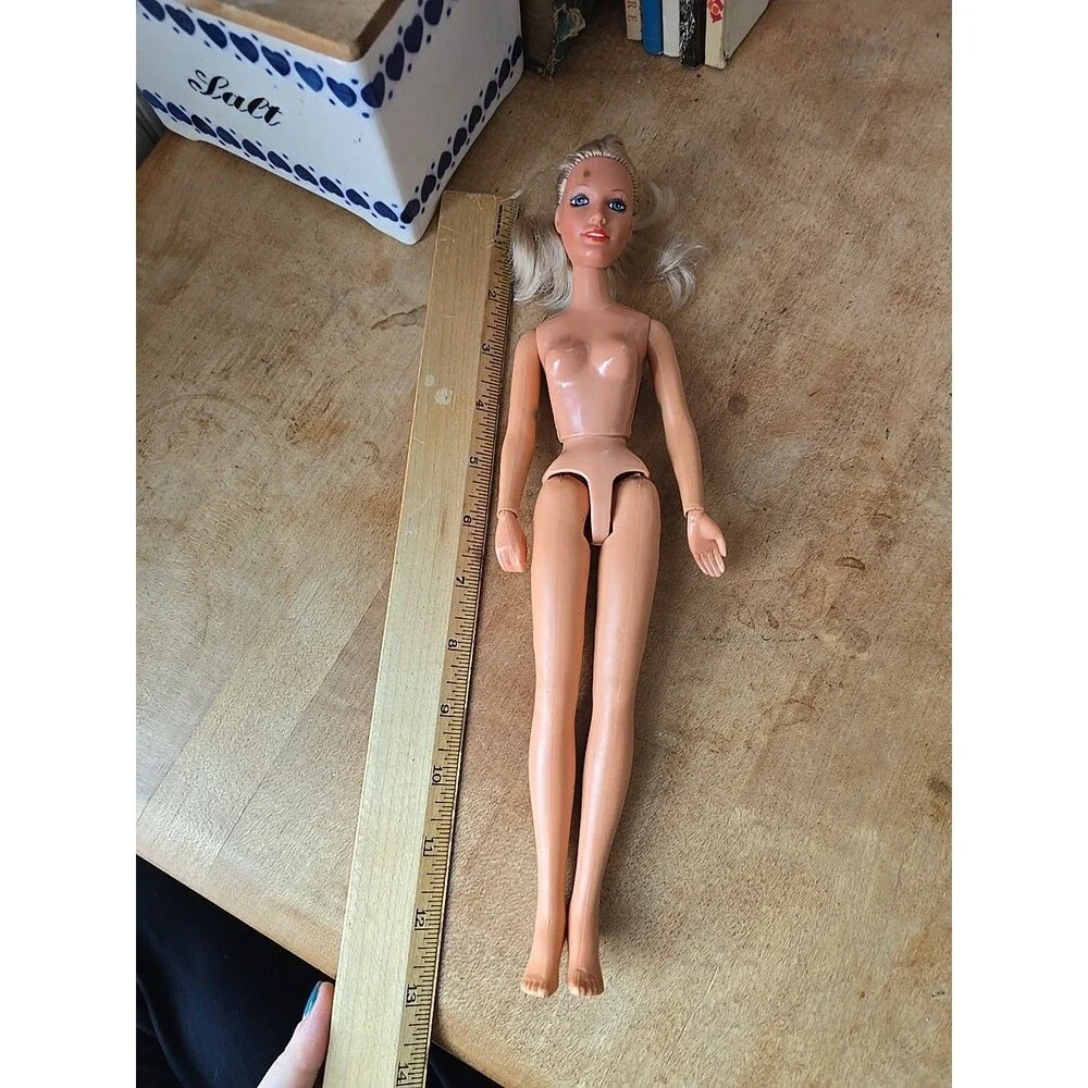 Vintage Kenner Darci Doll 1978 Barbie Lookalike Collectible Articulated Play